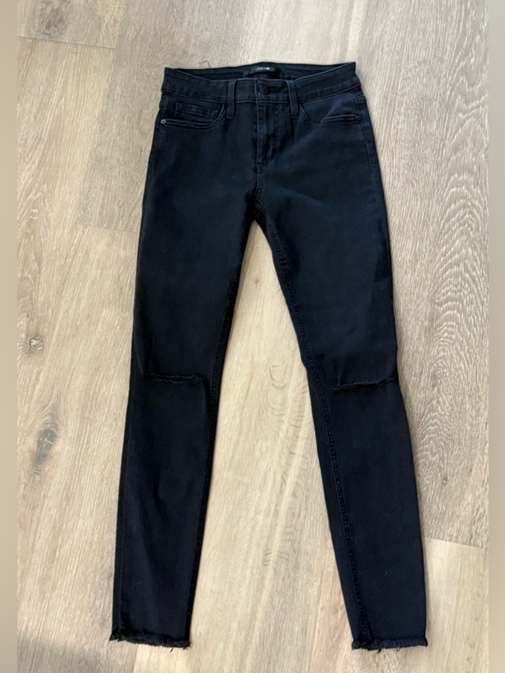 Joe's Jeans Black Skinny Jeans with Raw Hem size 26